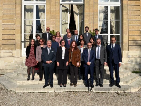 Foto ufficiale della riunione di coordinamento consolare, presieduta dall’Ambasciatrice d’Italia in Francia, Emanuela D’Alessandro.